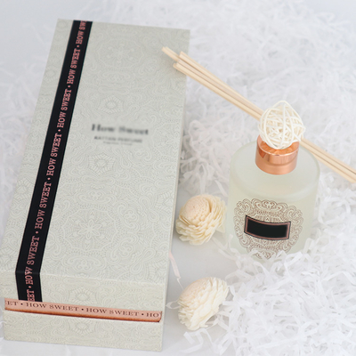 Bộ khuếch tán Aroma Reed Bộ quà tặng chai tròn 126ml sang trọng với hoa Sola