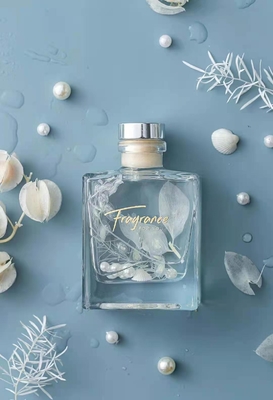 Nước Hoa Khuếch Tán Cây Quế Giáng Sinh 120ml Với Lá Bạc Vàng