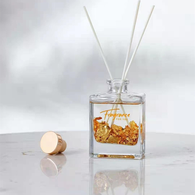 Nước Hoa Khuếch Tán Cây Quế Giáng Sinh 120ml Với Lá Bạc Vàng